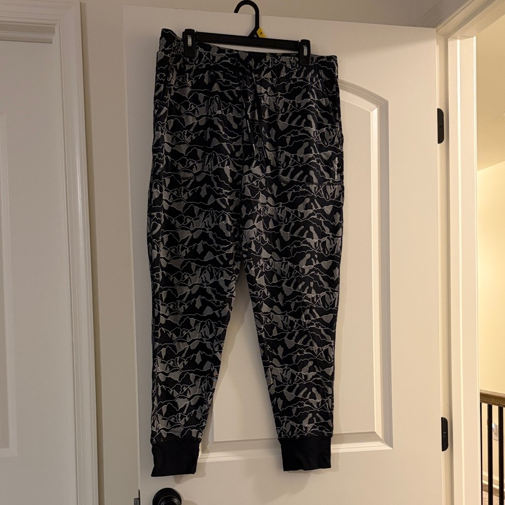 Pair of Thieves Men's Black & Gray Patterned Jogger Pants
